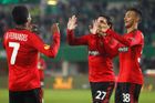 Bellarabi vstřelil jubilejní gól, Leverkusen si odvezl z Augsburgu tři body
