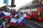 FOTO Olympijská pochodeň zavítala i před Český dům