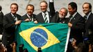 Máme to! Na snímku (zleva doprava) starosta Ria Eduardo Paes, guvernér Sergio Cabral, Prezident OH Rio de Janeiro 2016 Carlos Nuzman, brazilský prezident Luis Inacio Lula da Silva (se zvednutou pěstí), ministr sportu Orlando Silva a generální sekretář pro hry v Riu Carlo Osorio.