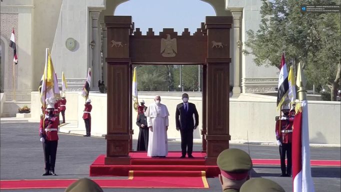 Papež František na návštěvě Iráku, vpravo irácký prezident Barham Sálih.