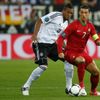 Jerome Boateng a Cristiano Ronaldo v utkání Německa s Portugalskem na Euru 2012