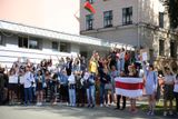 Podle polské satelitní televize Belsat běloruský prezident Alexandr Lukašenko vyzval v říjnu 2020 univerzity, aby vyloučily studenty, kteří se účastnili nepovolených demonstrací.