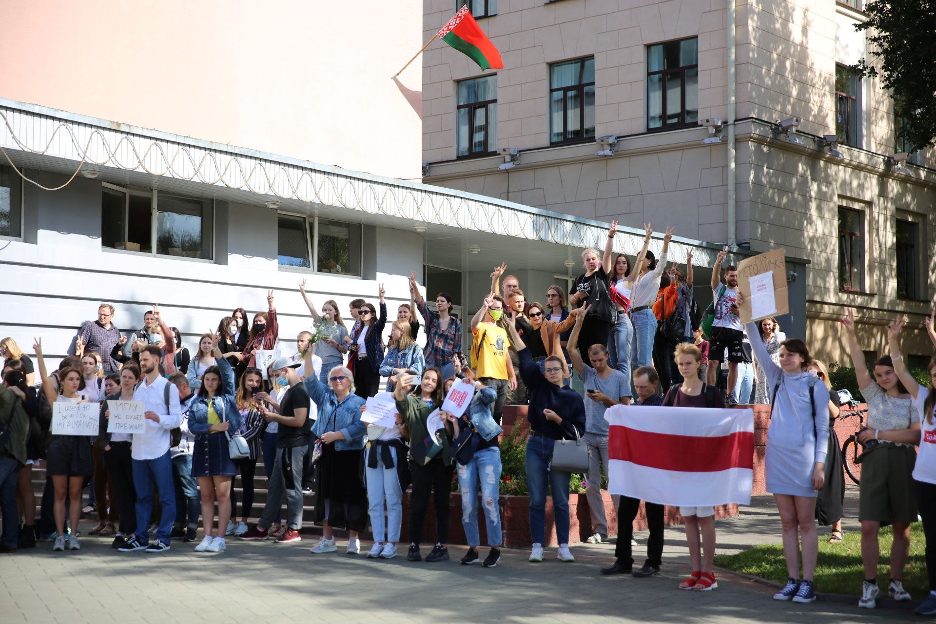 Univerzita Minsk - studenti - demonstrace