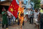 Dávný spor o hranice se vyostřuje. Indové bojkotují "made in China" a pálí vlajky