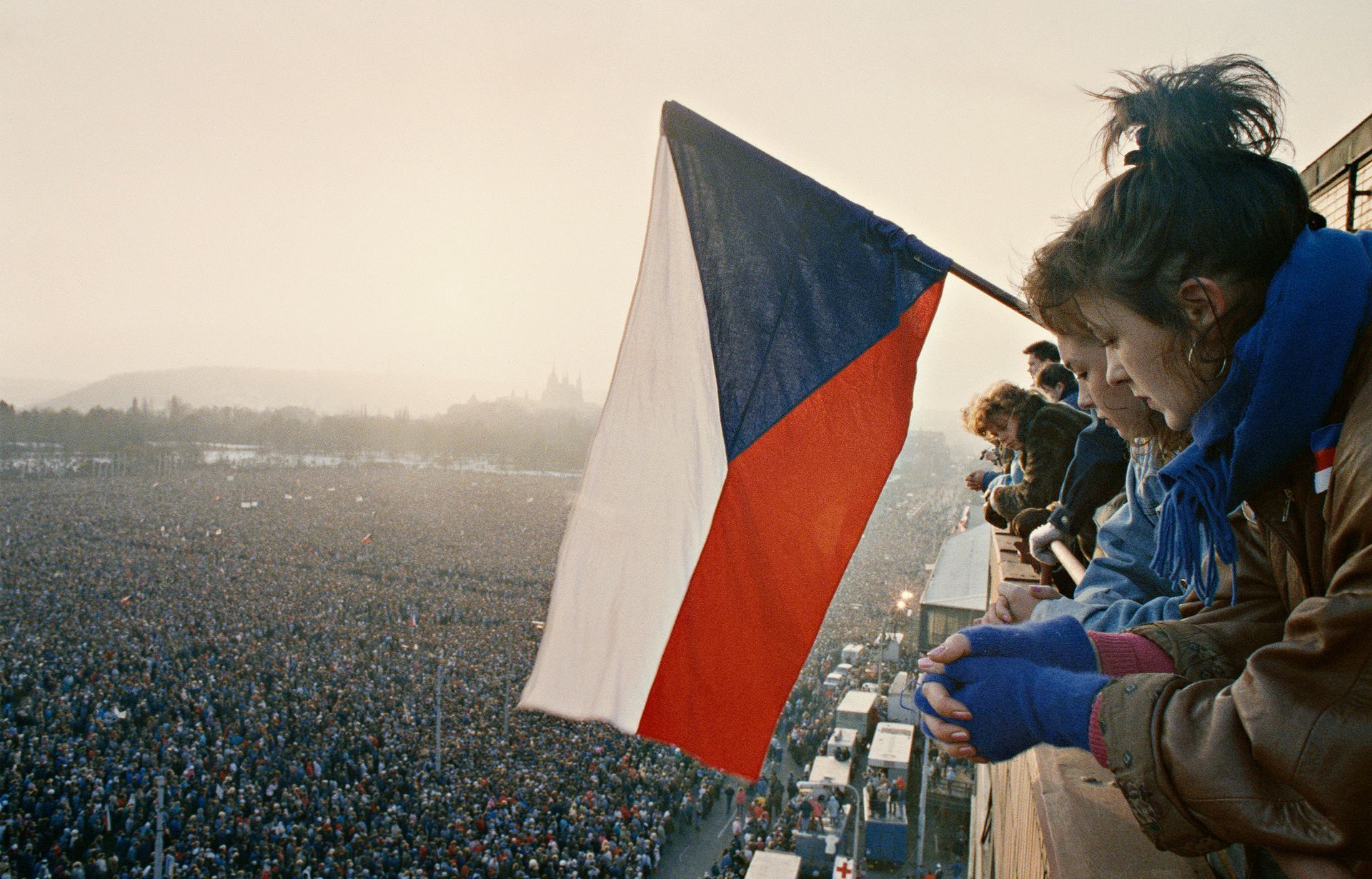 Kniha Miliony okamžiků a výstava 100kamžiků, Výstava, kniha, ČTK, Magazín, Foto