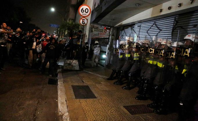 Military police clash with demonstrators during a protest against the 2014 World Cup, in Sao Paulo May 15, 2014. Road blocks and marches hit Brazilian cities on Thursday