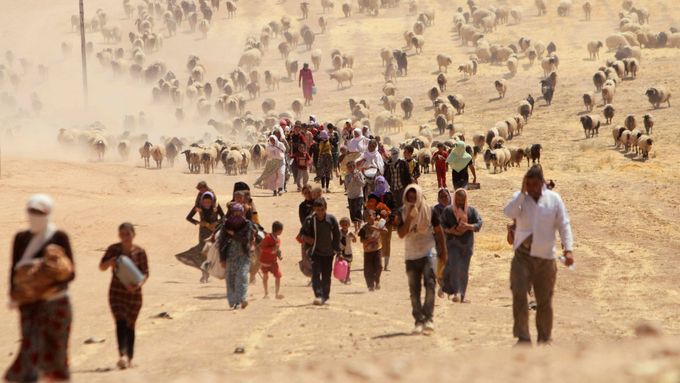 Útěk jezídů ze severního Iráku před Islámským státem.