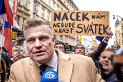 Turkovy hříchy přehledně: Hajlování do "ksichtu", domácí násilí či "závody" s juniory