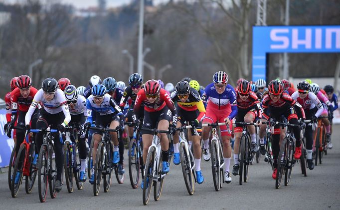 Start závodu žen při cyklokrosovém SP v Táboře