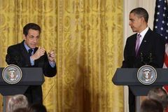 Obama si notuje se Sarkozym. Írán má pocítit tvrdý úder