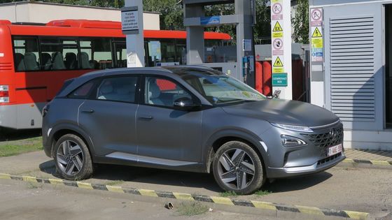 To je fofr. Vodíkový Hyundai načerpá během pěti minut energie za tři a půl Tesly