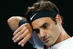 Video: Údržbář seřval Federera, že je příliš hlučný. Lidé se tu snaží pracovat, pustil se do Švýcara