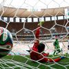 MS 2014, Francie-Nigérie: Hugo Lloris překonaný neuznaným gólem Emmanuela Emenikeho
