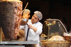 "Zákaz kebabu" v EU neprošel. Výrobci mohou dál přidávat fosfáty na zlepšení chuti