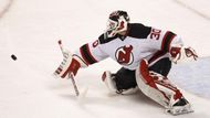 Martin Brodeur vytahuje jeden ze svých skvělých zákroků, kterými protáhl Devils do dalšího kola.