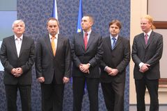 Tři ministři, Dušek i Šlouf. Zeman vytáhl esa do voleb