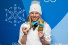 Fanoušci na Staroměstském náměstí vítali Ester Ledeckou a další české olympioniky