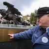 Odhalení pamětní desky Čechoslovákům bojujícím v RAF na památníku na Klárově v Praze