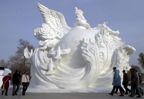 Sochy a budovy ze sněhu