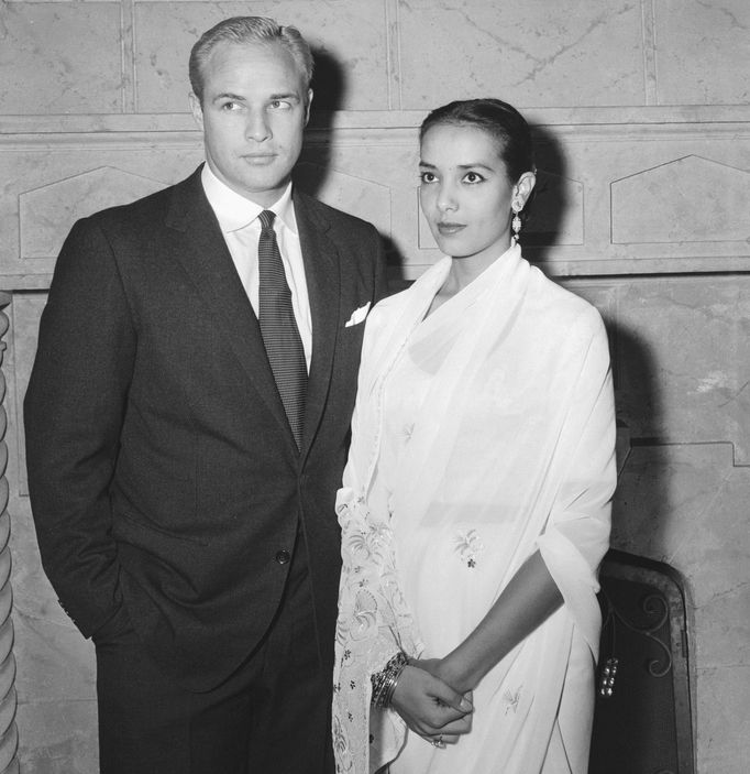 Marlon Brando a jeho první manželka Anna Kashfi v roce 1957.