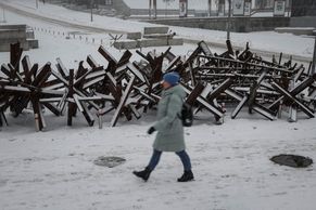 Mráz a bílá zima jako druhý nepřítel. Obyvatelé Kyjeva se chystají na nejhorší