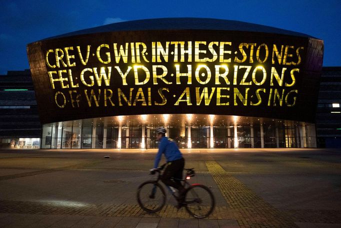 Wales Millennium Centre z roku 2009 navrhl architekt Jonathan Adams.