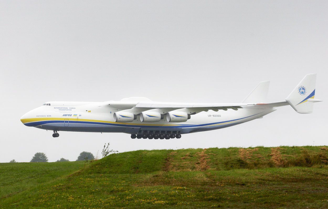Fotogalerie / Ruský nákladní letoun Antonov An-225