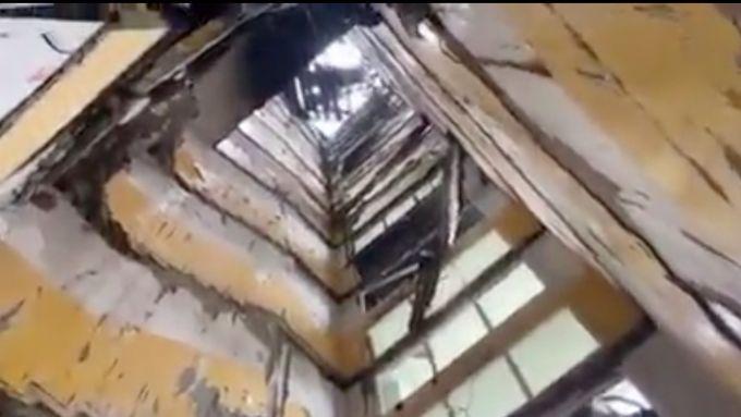 Hasiči zveřejnili video z vnitřku vybuchlého paneláku v Prešově