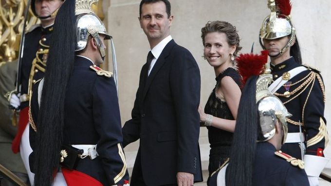 Bašár Asad s manželkou Asmou v Elysejském paláci.