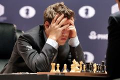 Rus Karjakin oplatil porážku Carlsenovi a vyhrál světový šampionát v bleskovém šachu