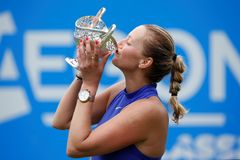 Neskutečná Kvitová! Česká tenistka si poradila s kousavou Bartyovou a slaví první titul po napadení