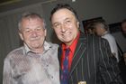 Zemřel zpěvák Karel Bláha. Zpíval v muzikálu West Side Story, hrál ve filmu Světáci