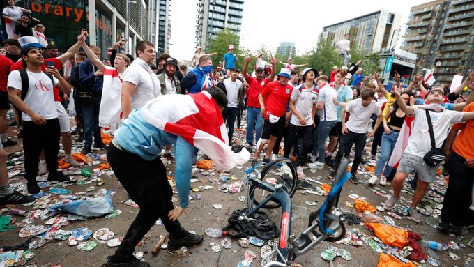 Výtržnosti fanoušků Anglie před letošním finále Eura