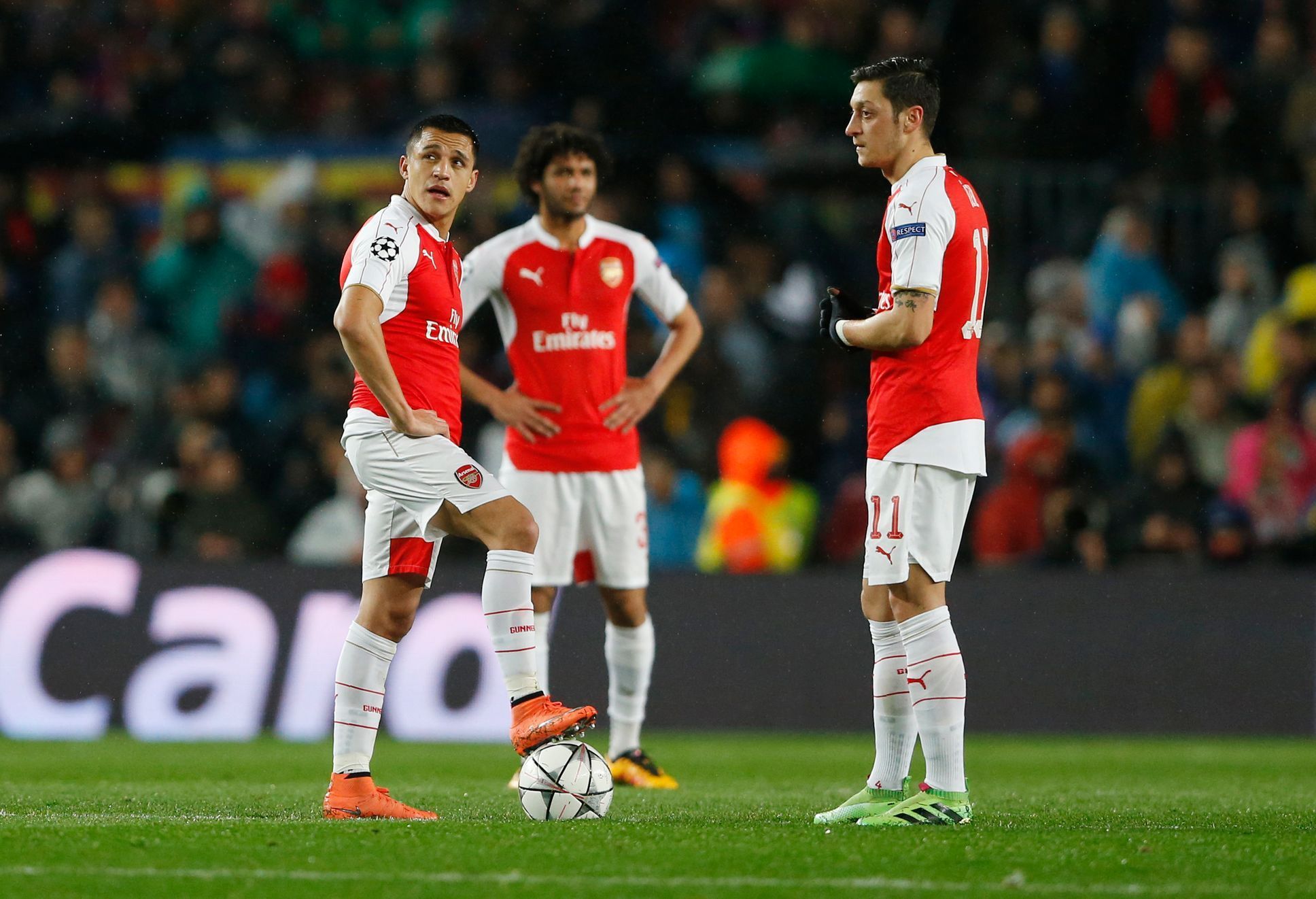 LM, Barcelona-Arsenal: smutní Alexis Sánchez a Mesut Özil