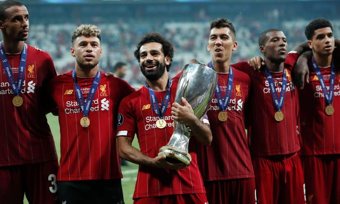 Mohamed Salah s trofejí pro vítěze