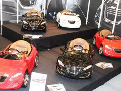 Vozítko se nabízí ve třech barvách