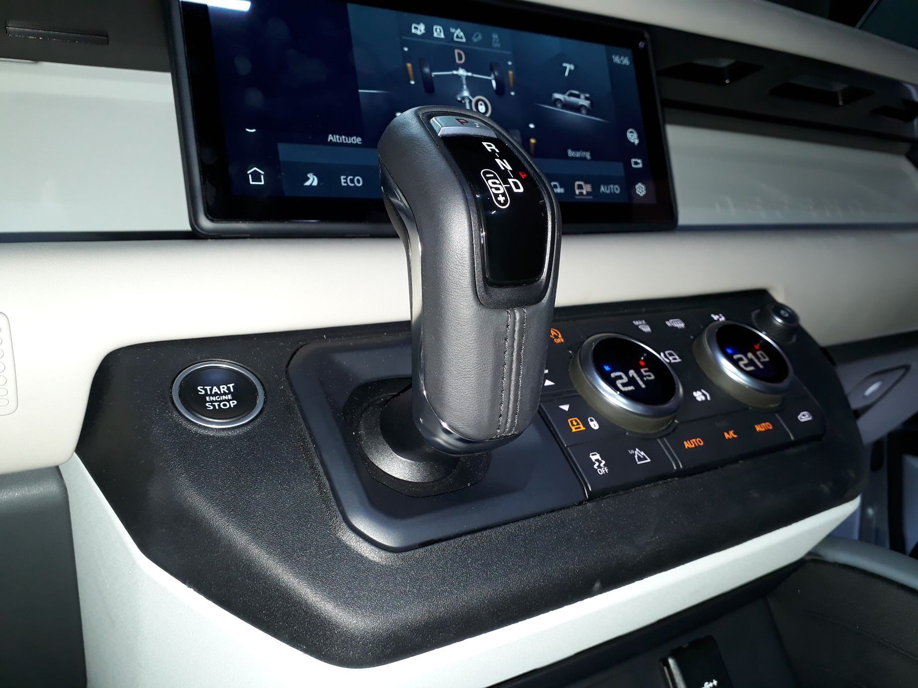 Land Rover Defender živě na IAA