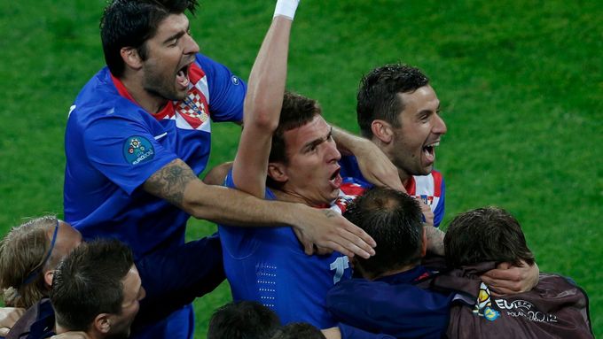 FOTO Chorvaté využili remízy Španělů s Italy