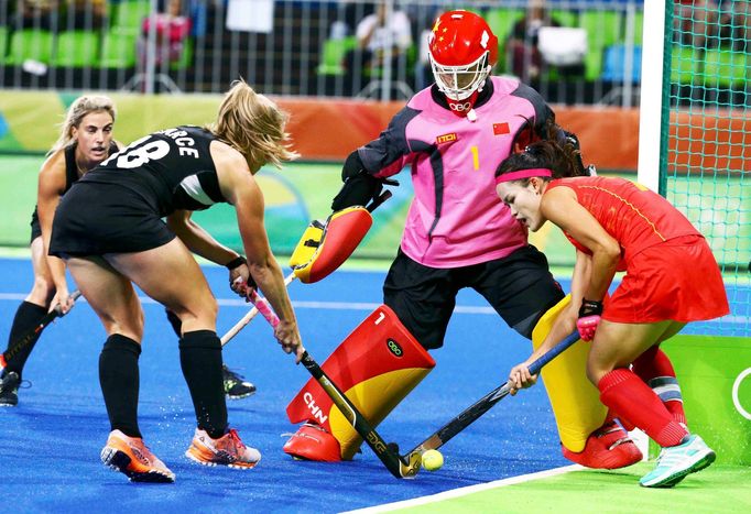 Women's Pool A China v New Zealand - Olympic Hockey Centre - Rio de Janeiro, Brazil - Kirsten Pearce (NZL) of New Zealand (2L) takes a shot.