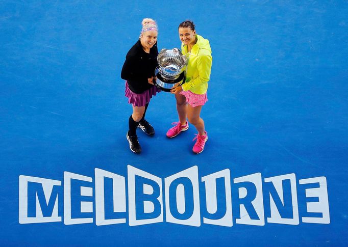 Šafářová a Matteková-Sandsová slaví titul na Australian Open 2015