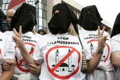 Muslimy radikalizují i nesnášenlivé výroky, varuje německá expertka. Evropa je v začarovaném kruhu