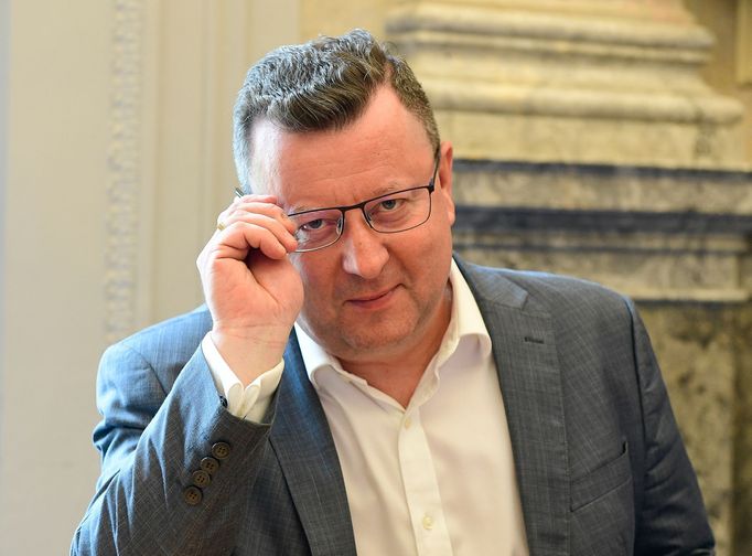 Ministr kultury za ČSSD Antonín Staněk na včerejší schůzi vlády.