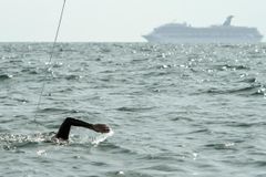 Při pokusu překonat Lamanšský průliv zahynula plavkyně