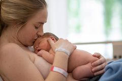 Ženy chtějí víc než medicínsky dobrý porod, spokojenost se tu neměří, říká přednosta