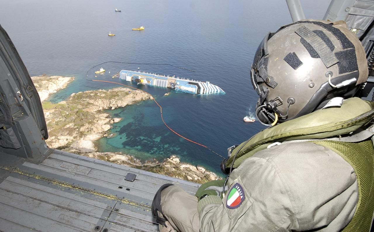 Costa Concordia z vrtulníku