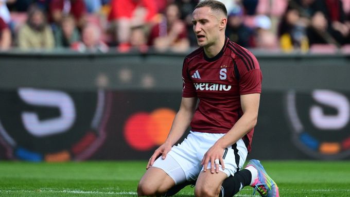 Útočník Sparty Jan Kuchta při posledním ligovém zápase sezony proti Olomouci