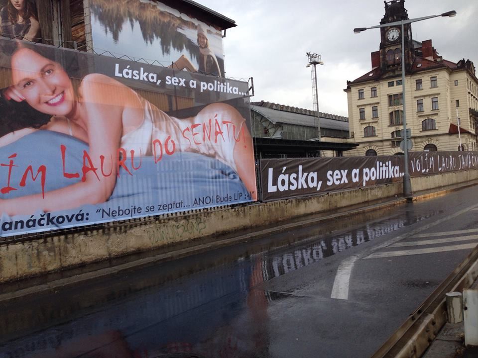 Laura Janáčková billboard volby