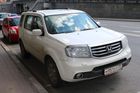 Oblíbené jsou ale i jiné typy aut. Například i taková, která se do Česka vůbec nedovážejí. Toto je Honda Pilot.