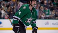 Nejproduktivnější hráč - Jamie Benn z Dallasu získal Art Ross Trophy pro vítěze kanadského bodování základní části za pět minut dvanáct. Nebo spíš za devět vteřin. Přesně tolik minut před koncem zápasu přidal v utkání proti Nashvillu gólovou přihrávku, která ho poslala na první místo před Johna Tavarese se ziskem 87 bodů za 40 tref a 47 asistencí ze 72 utkání.