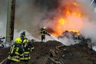 Na okraji Kladna hořelo osmdesát autovraků, kouř byl vidět na kilometry daleko
